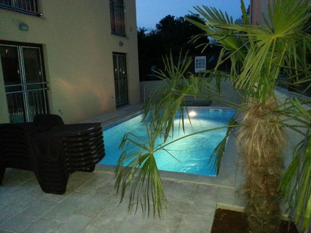 פורץ Villa Patricija-Apartmani מראה חיצוני תמונה