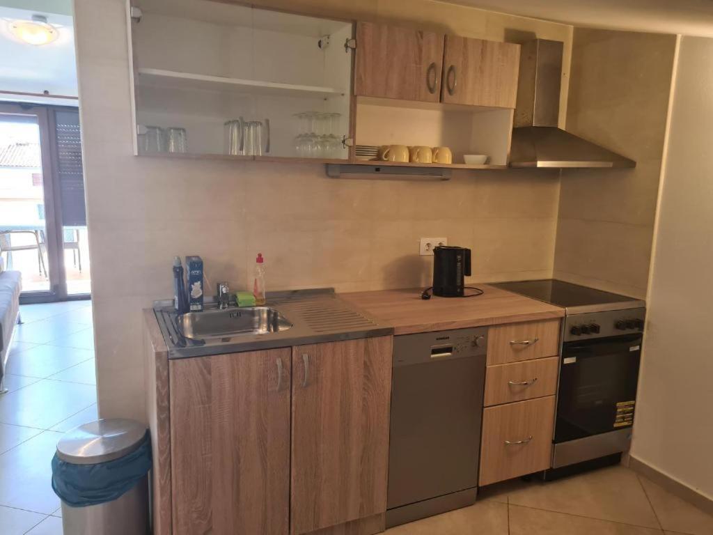 פורץ Villa Patricija-Apartmani מראה חיצוני תמונה