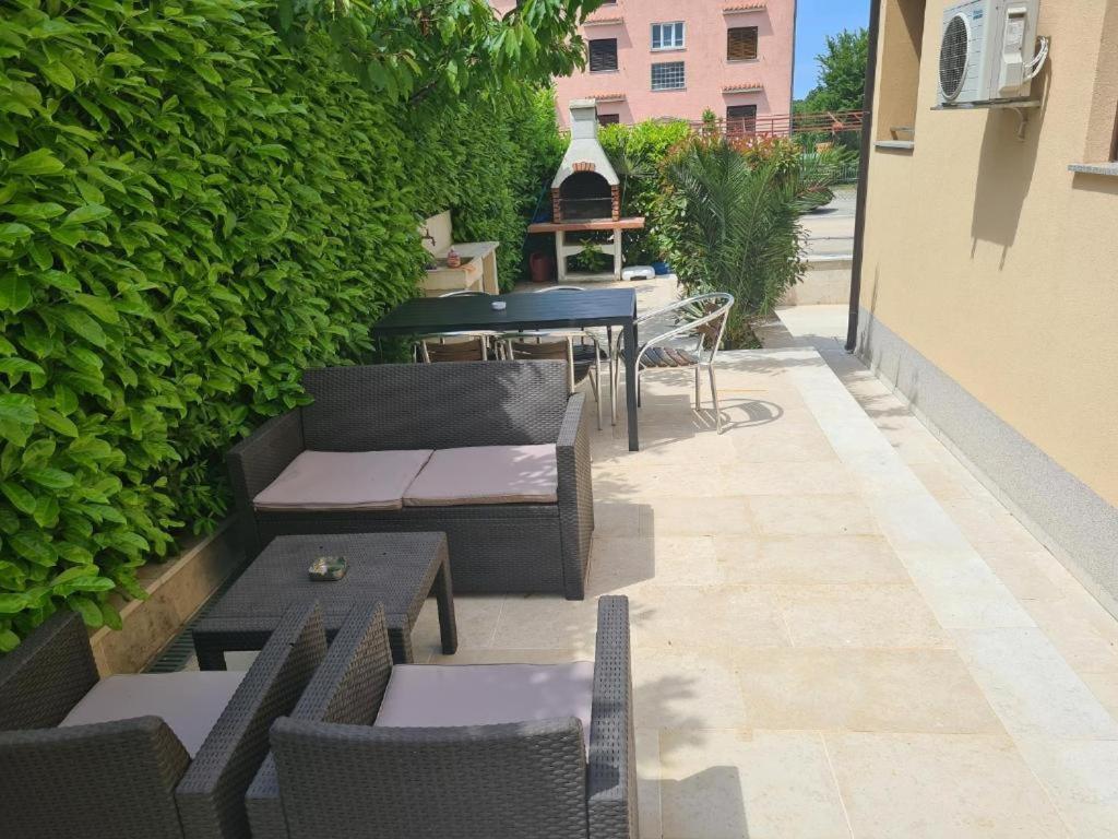 פורץ Villa Patricija-Apartmani מראה חיצוני תמונה