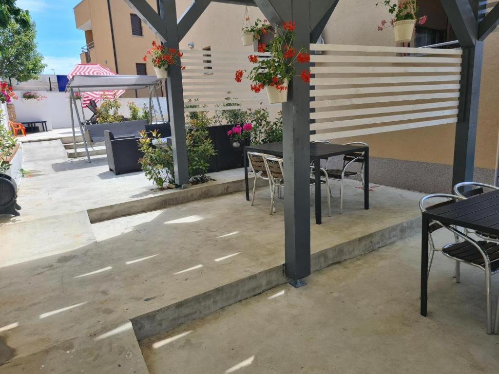 פורץ Villa Patricija-Apartmani מראה חיצוני תמונה