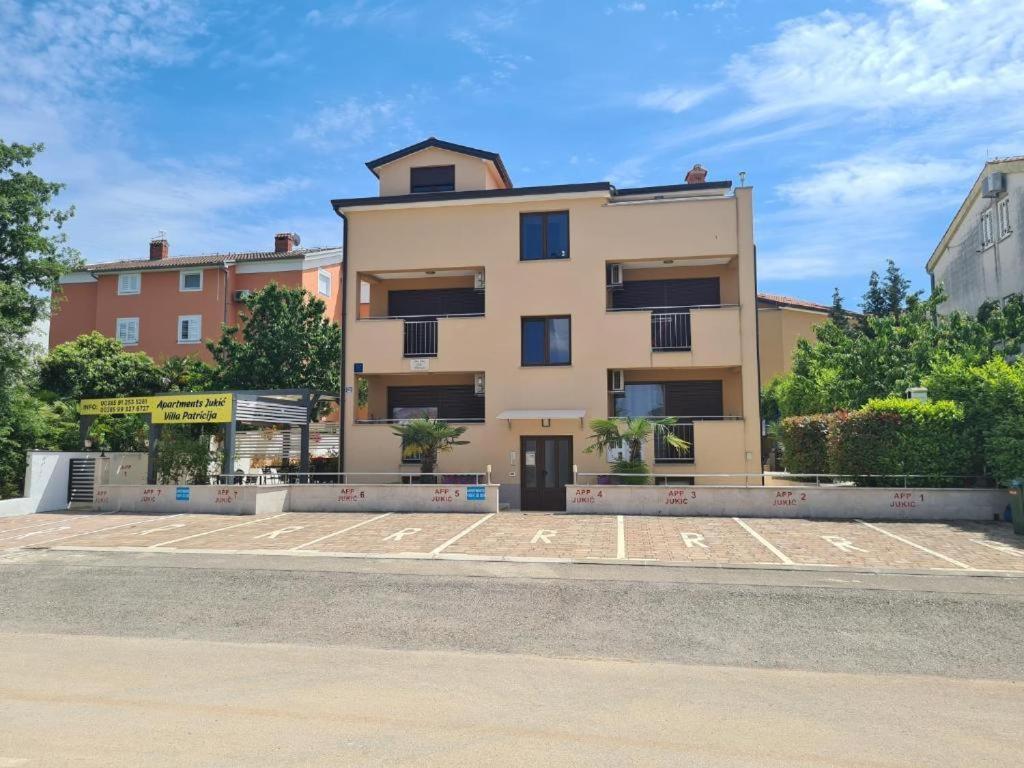 פורץ Villa Patricija-Apartmani מראה חיצוני תמונה