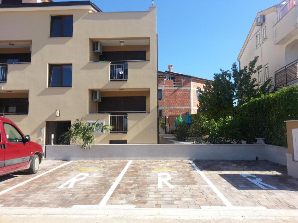 פורץ Villa Patricija-Apartmani מראה חיצוני תמונה
