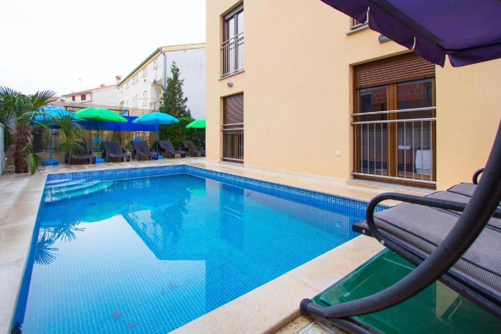 פורץ Villa Patricija-Apartmani מראה חיצוני תמונה