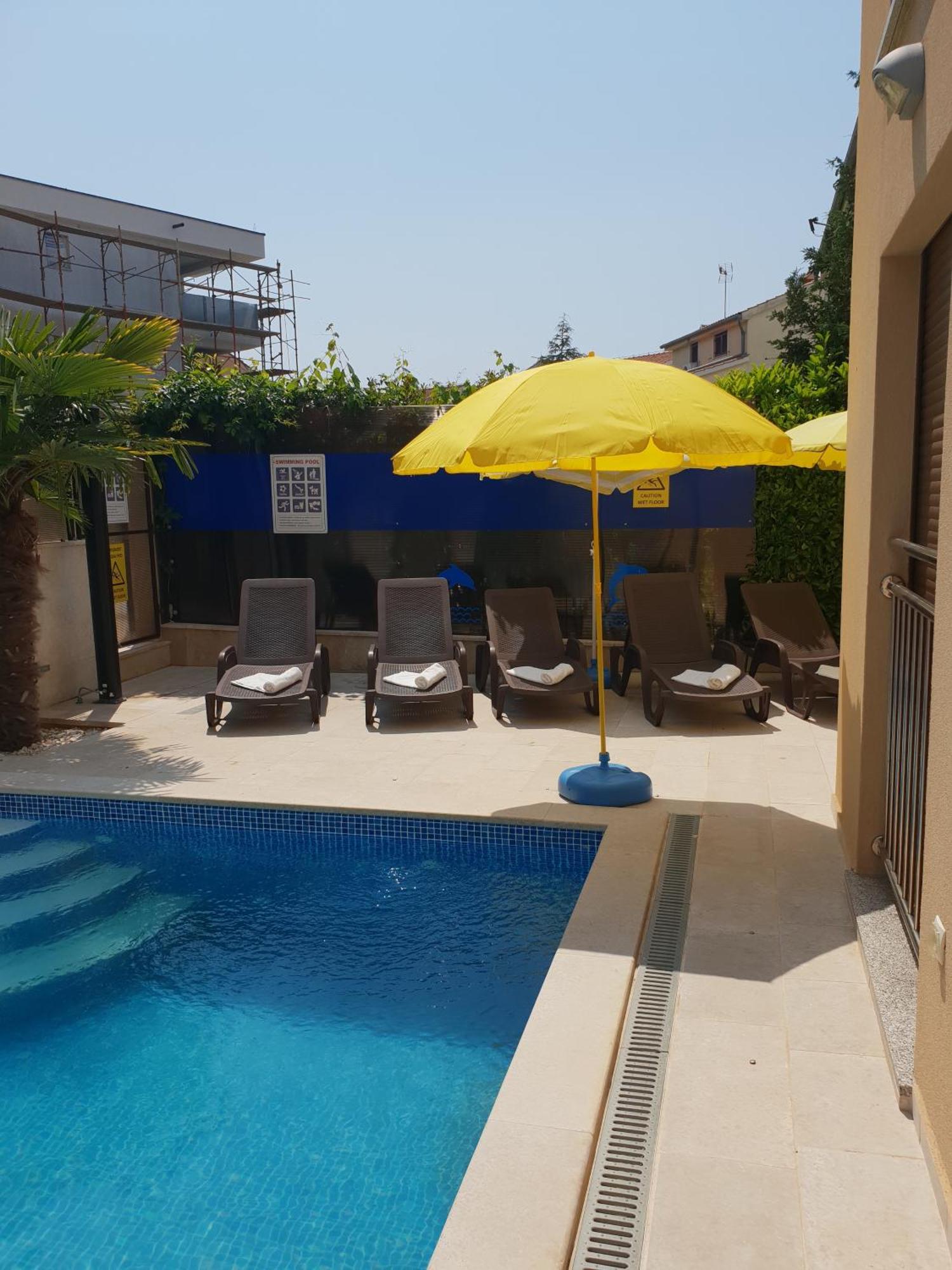 פורץ Villa Patricija-Apartmani מראה חיצוני תמונה