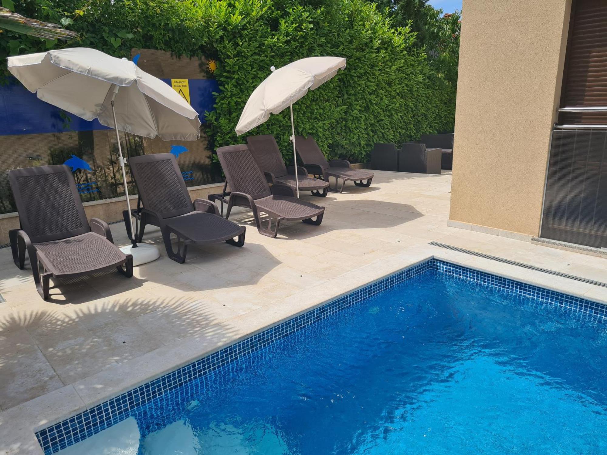 פורץ Villa Patricija-Apartmani מראה חיצוני תמונה